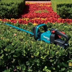 Factory Reconditioned Makita 40V max XGT Brushless Lithium-Ion 30 in. Cordless Hedge Trimmer Kit (4 Ah)