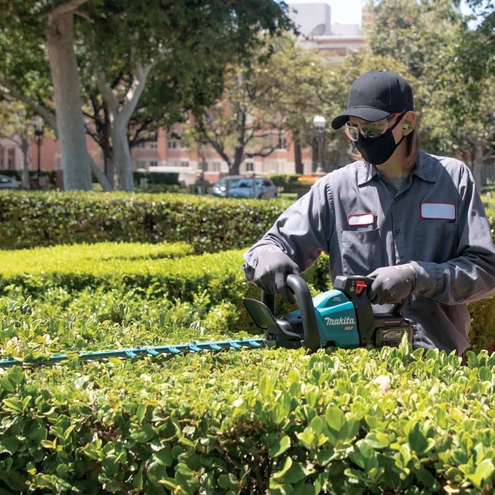 Makita 40V max XGT Brushless Lithium-Ion 24 in. Cordless Hedge Trimmer Kit (4 Ah)