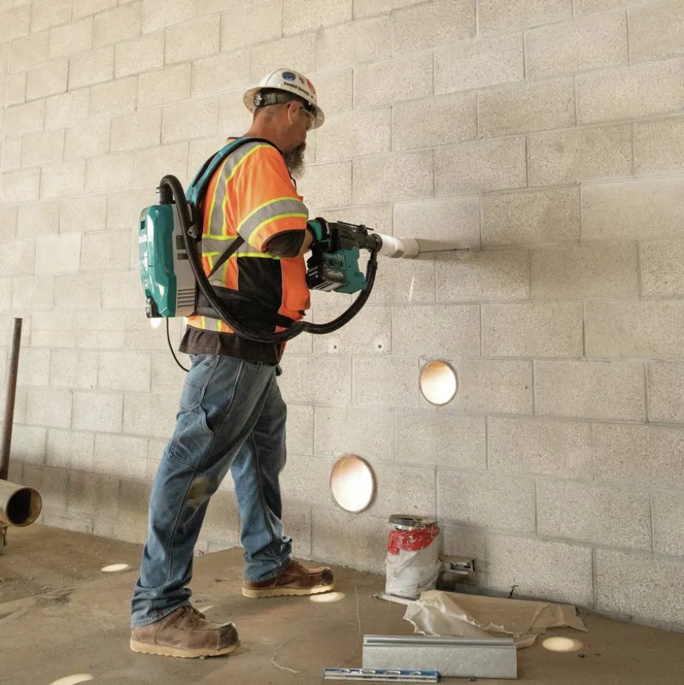 Makita 40V Max XGT Brushless Lithium-Ion 1-3/16 in. Cordless AVT AWS Rotary Hammer Kit (4 Ah)