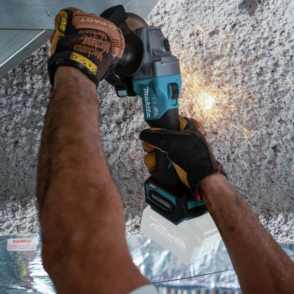 Makita 40V max XGT 1‑3/16 in. SDS‑Plus Cordless Rotary Hammer Kit with Dust Extractor and 4‑1/2 in. / 5 in. Angle Grinder with Electric Brake Virtual Bundle