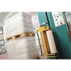 Universal 20 in. x 5000 ft. 20.3 micron Machine Stretch Film - Clear (1 Roll)